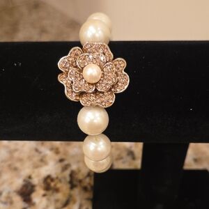 Elegant Pearl and Gold Flower Bracelet